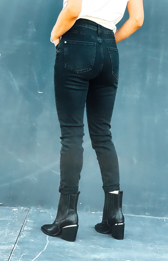 Black COSMO jeans