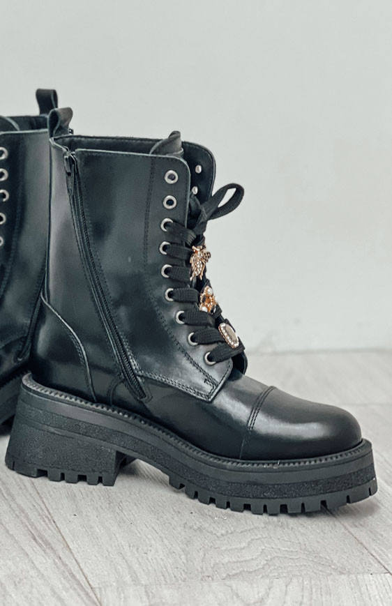 Black FLOYD boots