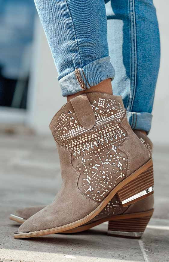 Beige CHEYENNE ankle boots