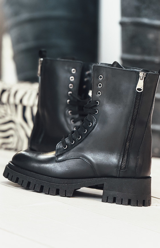 Black HOUSTON boots