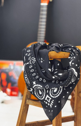 Black NOAH scarf