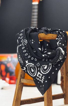 Black NOAH scarf