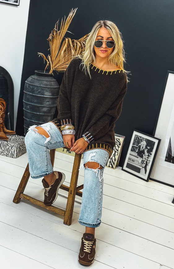 Chocolate COME sweater
