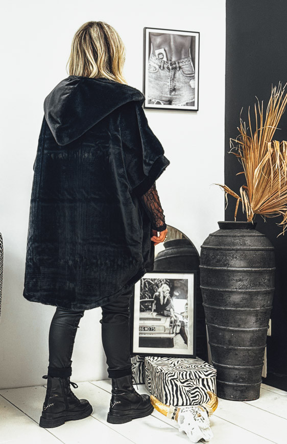 Black IVANA mid-length jacket with 3/4 sleeves