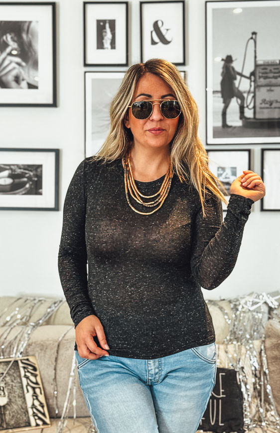 Black AMANDA long-sleeved t-shirt