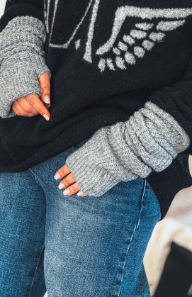 CHAIKO grey mittens