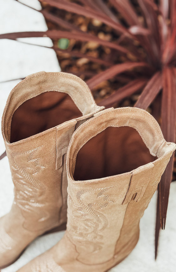NEVADA beige cowboy boots
